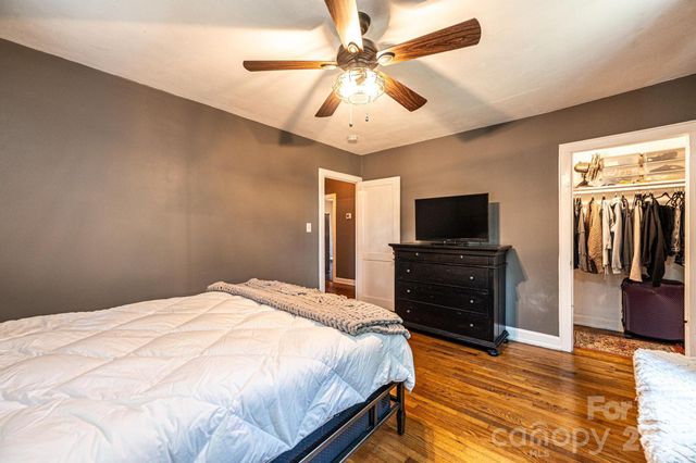 1240 12th Street Place NW, Hickory, NC 28601