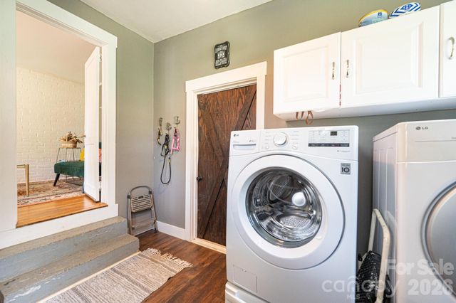 1240 12th Street Place NW, Hickory, NC 28601
