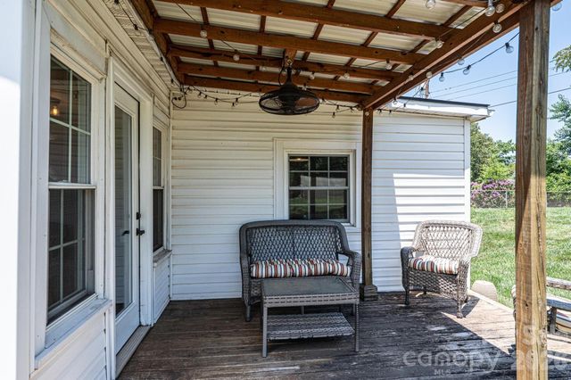 1240 12th Street Place NW, Hickory, NC 28601