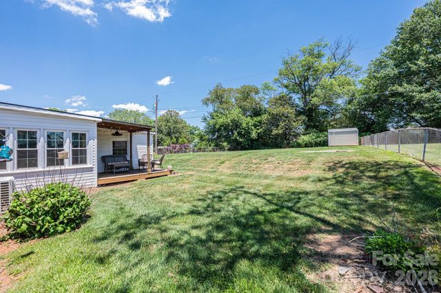 1240 12th Street Place NW, Hickory, NC 28601