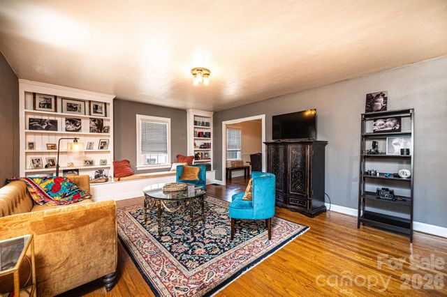1240 12th Street Place NW, Hickory, NC 28601