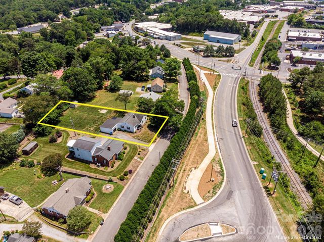 1240 12th Street Place NW, Hickory, NC 28601