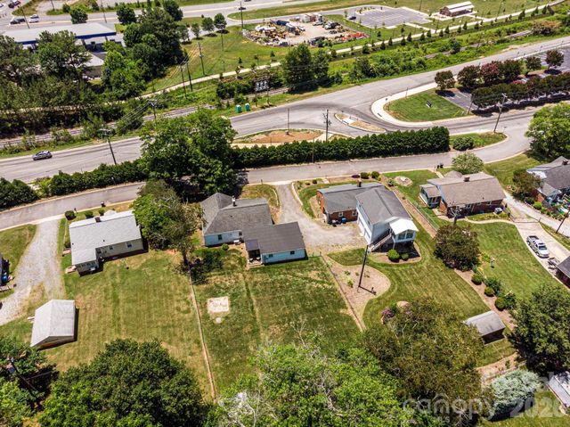 1240 12th Street Place NW, Hickory, NC 28601