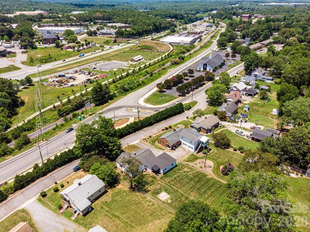 1240 12th Street Place NW, Hickory, NC 28601