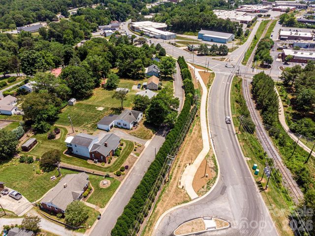 1240 12th Street Place NW, Hickory, NC 28601