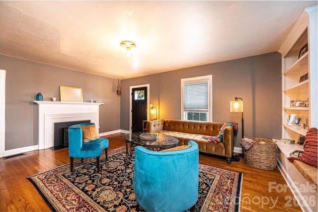 1240 12th Street Place NW, Hickory, NC 28601