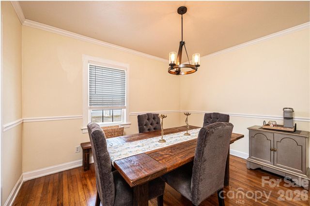 1240 12th Street Place NW, Hickory, NC 28601