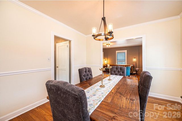 1240 12th Street Place NW, Hickory, NC 28601