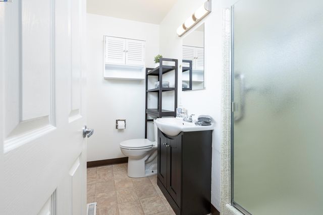 1338 Thais Ln, Hayward, CA 94544