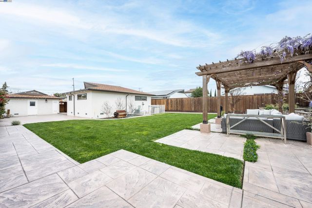 1338 Thais Ln, Hayward, CA 94544