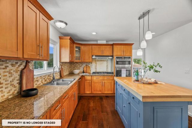 9 Humboldt Court, Pacifica, CA 94044