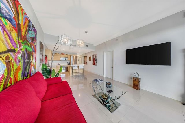 16385 Biscayne Boulevard 3217, North Miami Beach, FL 33160