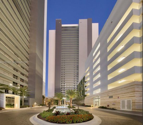 16385 Biscayne Boulevard 3217, North Miami Beach, FL 33160