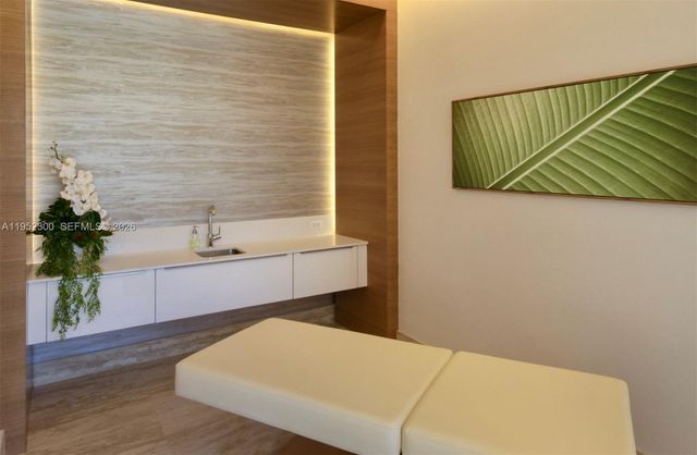16385 Biscayne Boulevard 3217, North Miami Beach, FL 33160