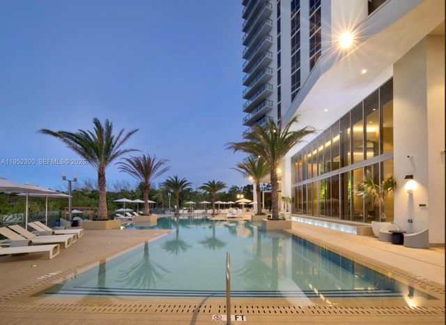 16385 Biscayne Boulevard 3217, North Miami Beach, FL 33160