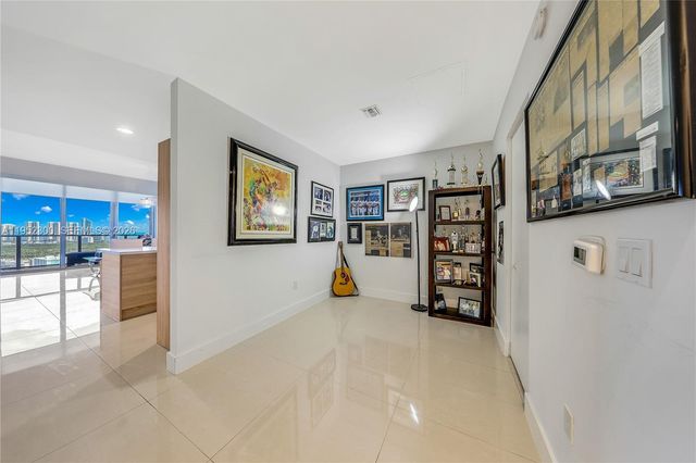 16385 Biscayne Boulevard 3217, North Miami Beach, FL 33160