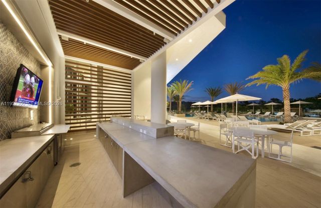 16385 Biscayne Boulevard 3217, North Miami Beach, FL 33160
