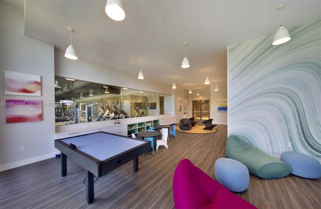 16385 Biscayne Boulevard 3217, North Miami Beach, FL 33160