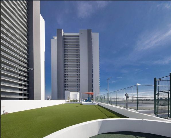 16385 Biscayne Boulevard 3217, North Miami Beach, FL 33160