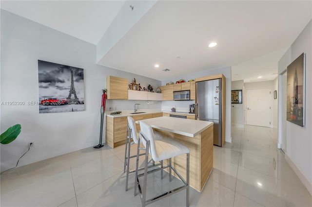 16385 Biscayne Boulevard 3217, North Miami Beach, FL 33160