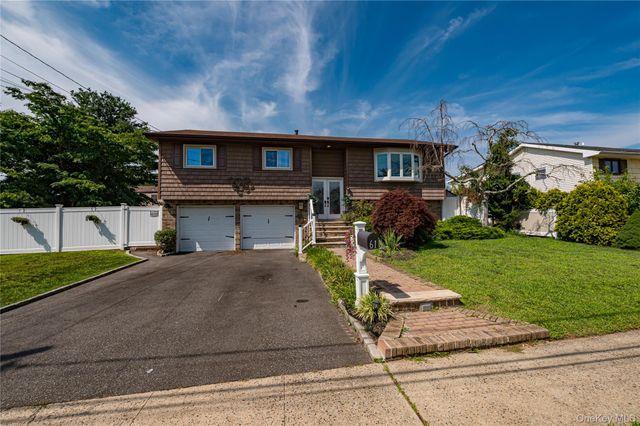 61 Linda Lane, North Babylon, NY 11703