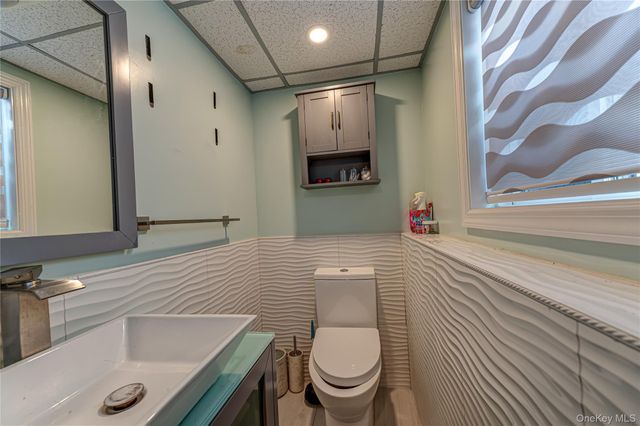 61 Linda Lane, North Babylon, NY 11703