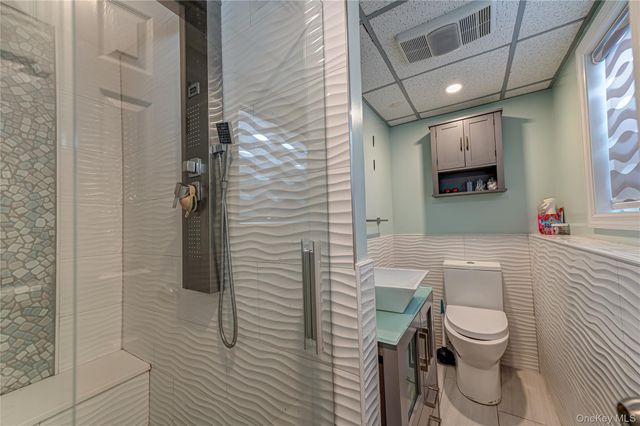 61 Linda Lane, North Babylon, NY 11703