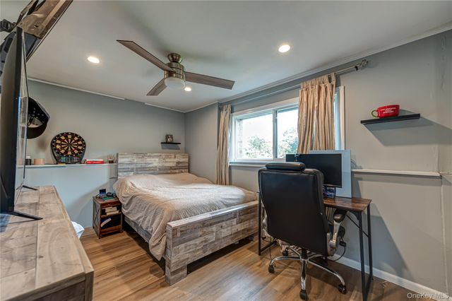61 Linda Lane, North Babylon, NY 11703