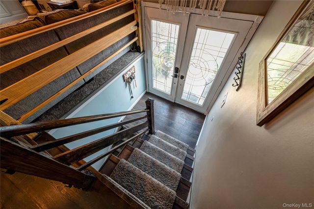 61 Linda Lane, North Babylon, NY 11703
