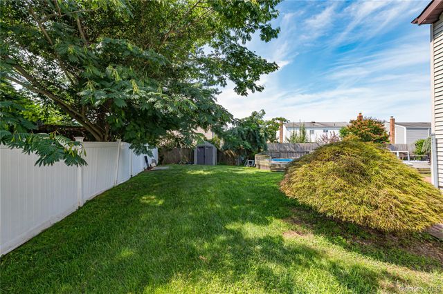 61 Linda Lane, North Babylon, NY 11703
