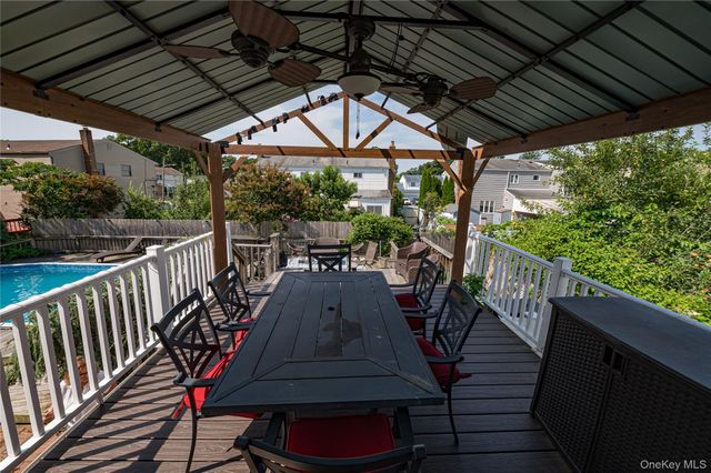 61 Linda Lane, North Babylon, NY 11703
