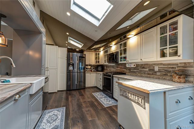 61 Linda Lane, North Babylon, NY 11703