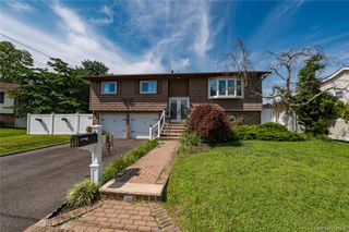 61 Linda Lane, North Babylon, NY 11703