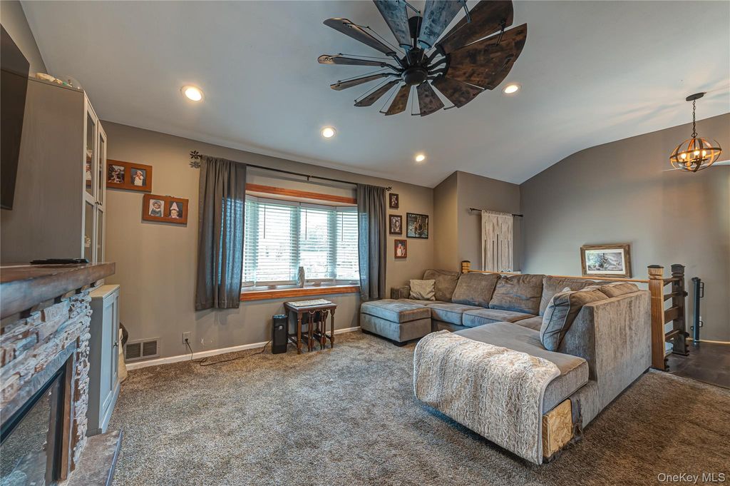 61 Linda Lane, North Babylon, NY 11703 — photo 4