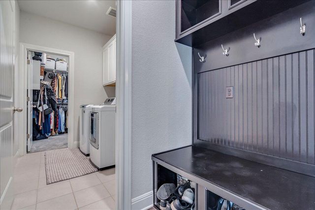 212 Sierra Blanca RD, Dripping Springs, TX 78620