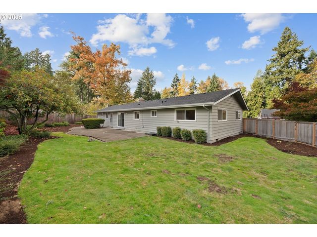3910 CALAROGA Cir, West Linn, OR 97068