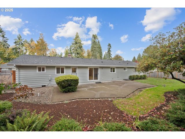 3910 CALAROGA Cir, West Linn, OR 97068