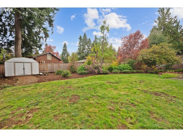 3910 CALAROGA Cir, West Linn, OR 97068