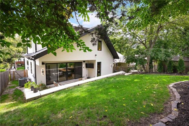 4816 Westwood Road, Kansas City, MO 64112