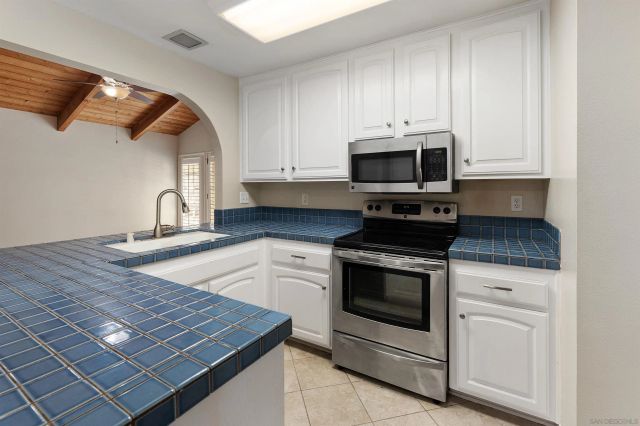 1825 Donahue Dr., El Cajon, CA 92019