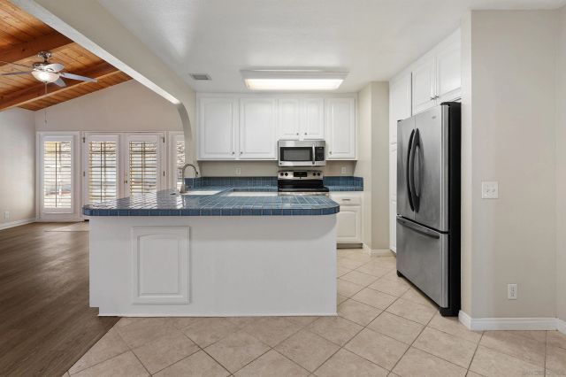 1825 Donahue Dr., El Cajon, CA 92019