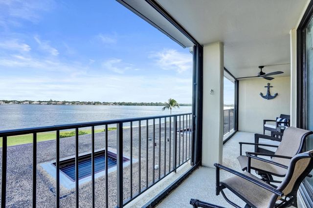 132 Lakeshore Drive 317, North Palm Beach, FL 33408