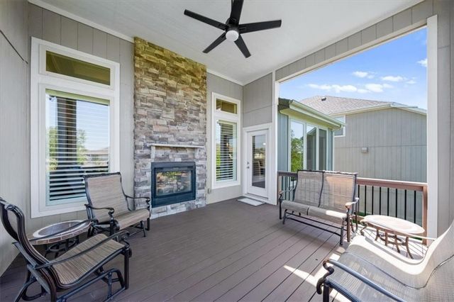 9516 W 164th Place, Overland Park, KS 66085