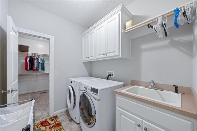 9516 W 164th Place, Overland Park, KS 66085