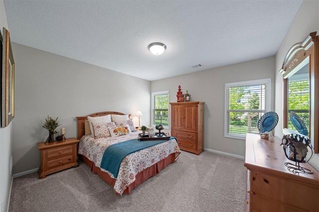 9516 W 164th Place, Overland Park, KS 66085