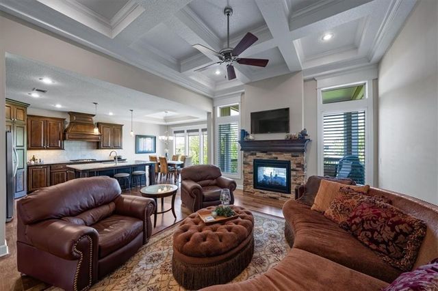 9516 W 164th Place, Overland Park, KS 66085