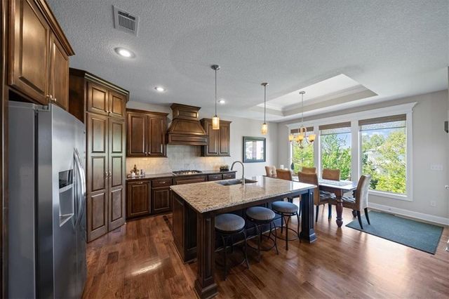 9516 W 164th Place, Overland Park, KS 66085