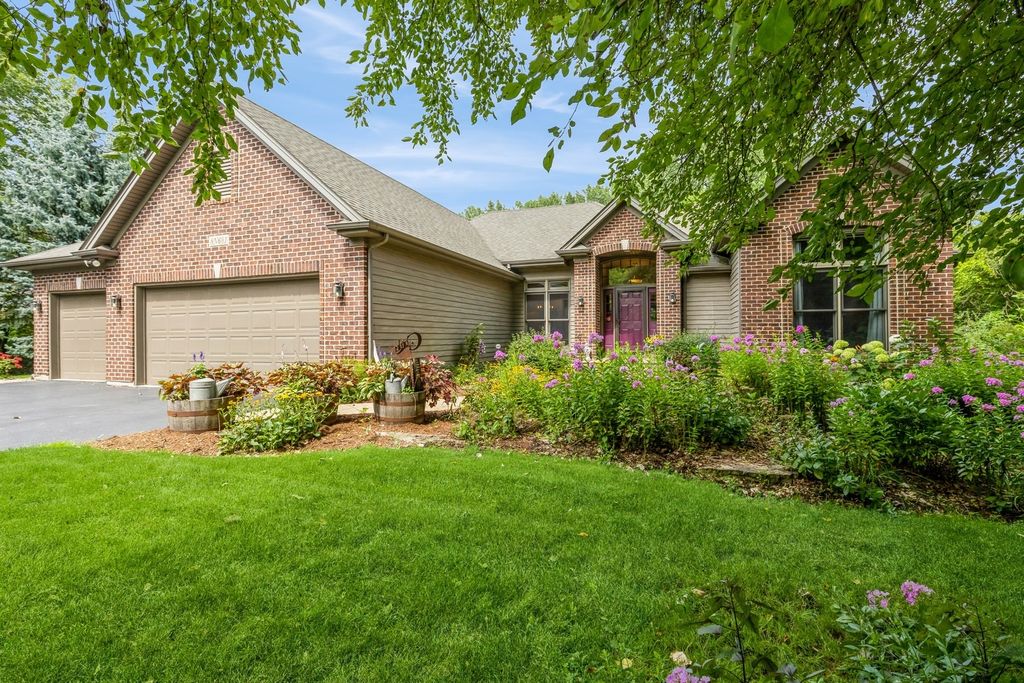 8N681 Edgewood Road, Elgin, IL 60124