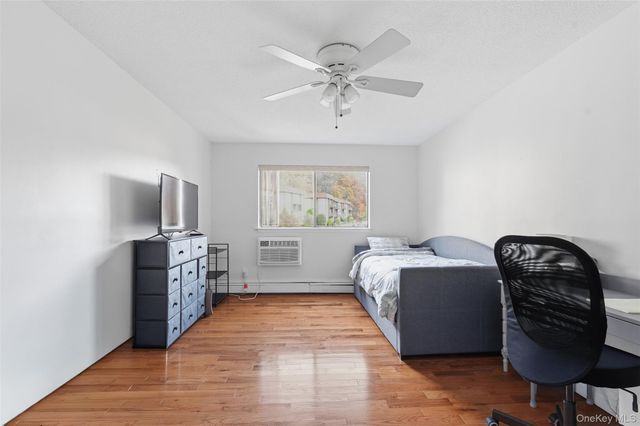 11 Granada Cres 6, White Plains, NY 10603