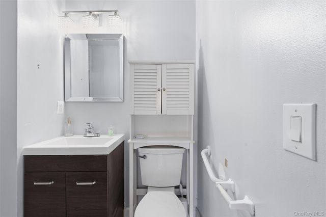 11 Granada Cres 6, White Plains, NY 10603